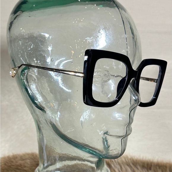 Chic Black Square Glasses - Picture 3 of 3